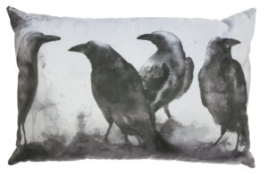 Hoorns Černobílý polštář s havrany Crow 40x60 cm Hoorns