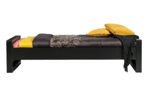Hoorns Černá dřevěná dětská postel Koben II. 90 x 200 cm Hoorns