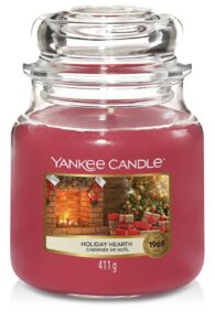Střední vonná svíčka Yankee Candle Holiday Hearth Yankee Candle
