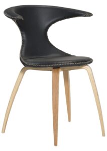 DAN-FORM Černá kožená židle s dubovou podnoží DanForm Flair DAN-FORM