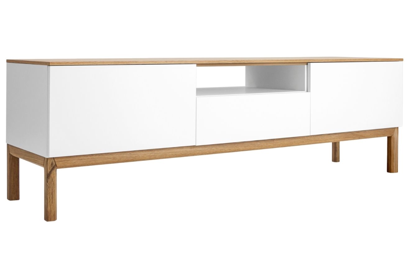 Matně bílý lakovaný TV stolek Tenzo Patch 179 x 47 cm s dubovou deskou Tenzo
