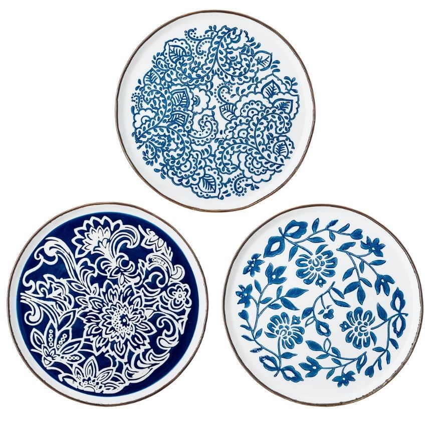 Set tří modro bílých keramických talířů Bloomingville Molly 24 cm Bloomingville