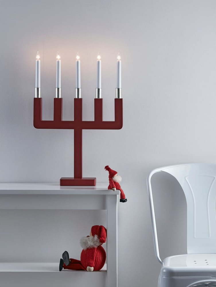 Červený svícen Markslöjd Sundstorp
