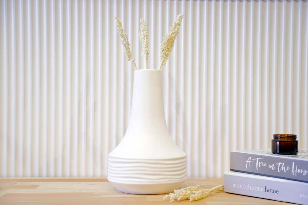 Bílá keramická váza Rulina Crease Rulina