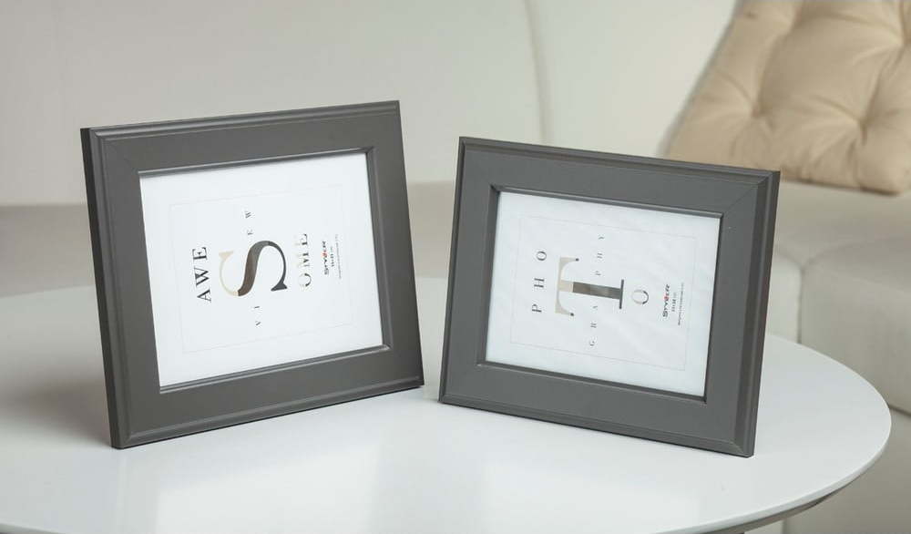 Tmavě šedý rámeček na fotografii Styler Malmo