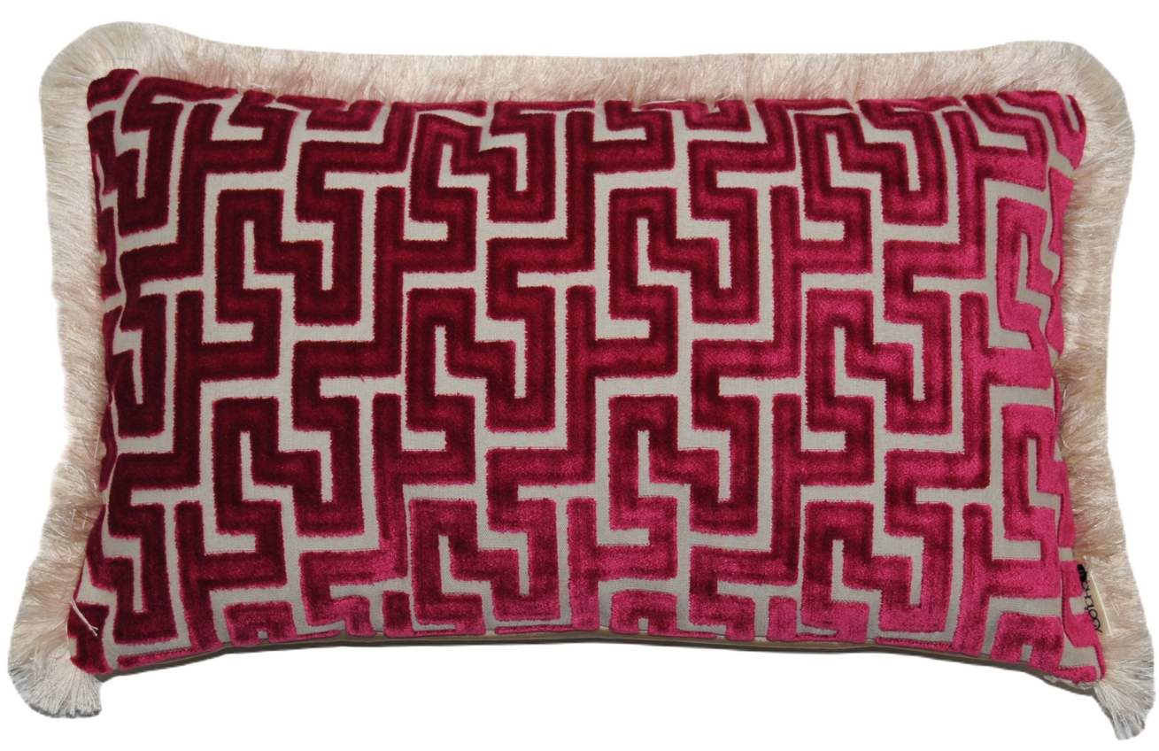 BOHOLOGY Růžový sametový povlak na polštář Labyrinth 30 x 50 cm s třásněmi BOHOLOGY