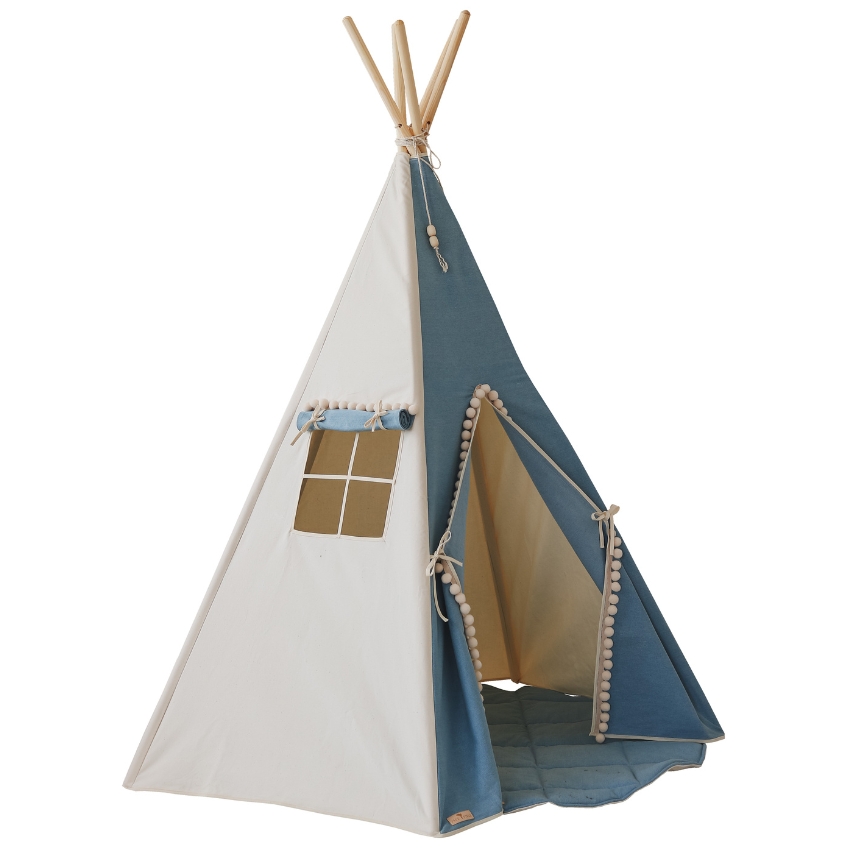 Moi Mili Béžovo-modrý bavlněný teepee stan Fluffy Pompoms 170 x 130 cm Moi Mili