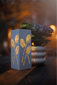 B&iacute;l&aacute; sol&aacute;rn&iacute; LED světeln&aacute; dekorace z kovu Star Trading Albaleaf Star Trading