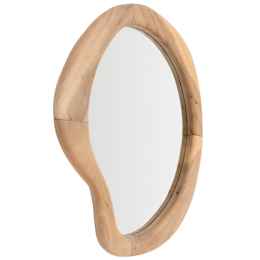 Dřevěné závěsné zrcadlo Kave Home Selem 68 x 44 cm Kave Home