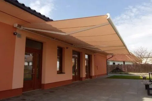Markýza se hodí na každou zahradu