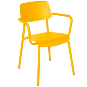 Žlut&aacute; hlin&iacute;kov&aacute; zahradn&iacute; židle Fermob Studie s područkami Fermob
