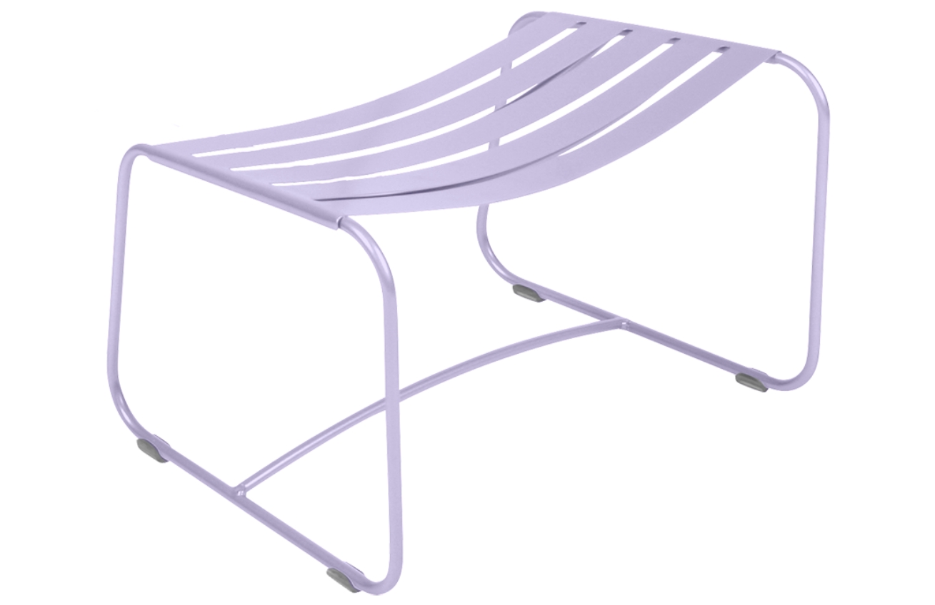 Fialová kovová podnožka Fermob Surprising Fermob