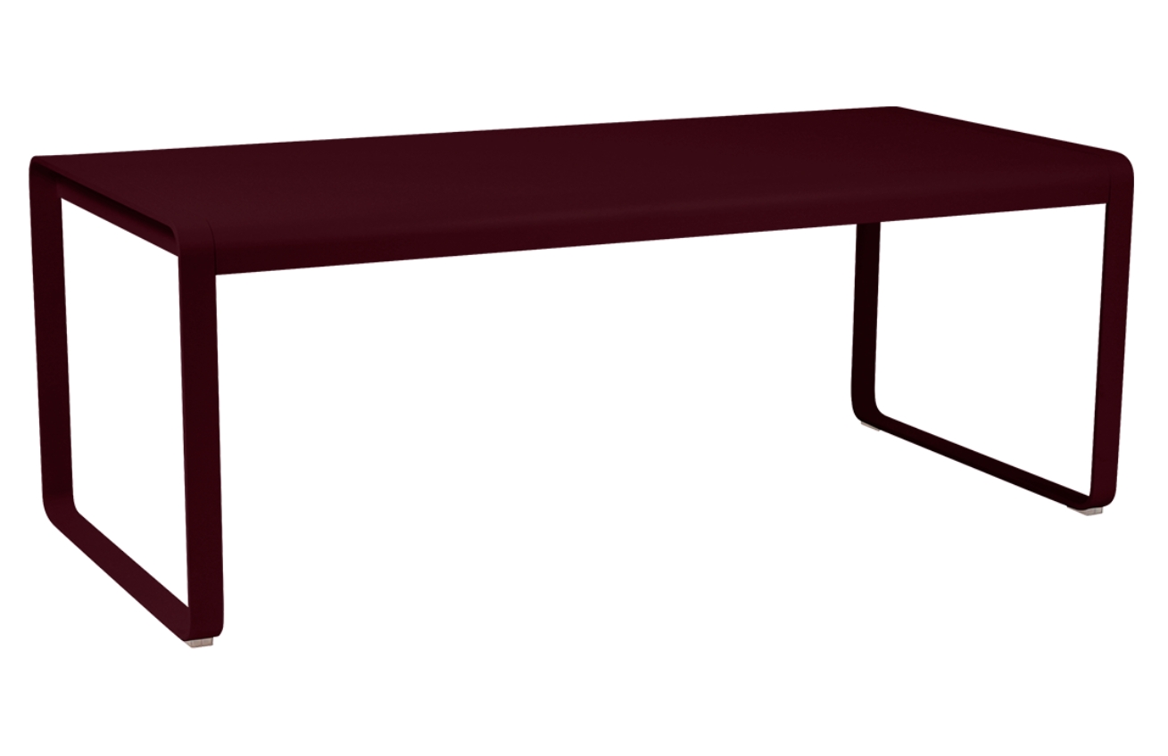 Třešňově červený kovový stůl Fermob Bellevie 196 x 90 cm Fermob