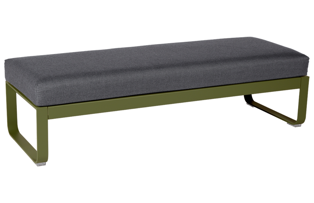 Tmavě šedá čalouněná lavice Fermob Bellevie 148 cm se zelenou podnoží - odstín pesto Fermob