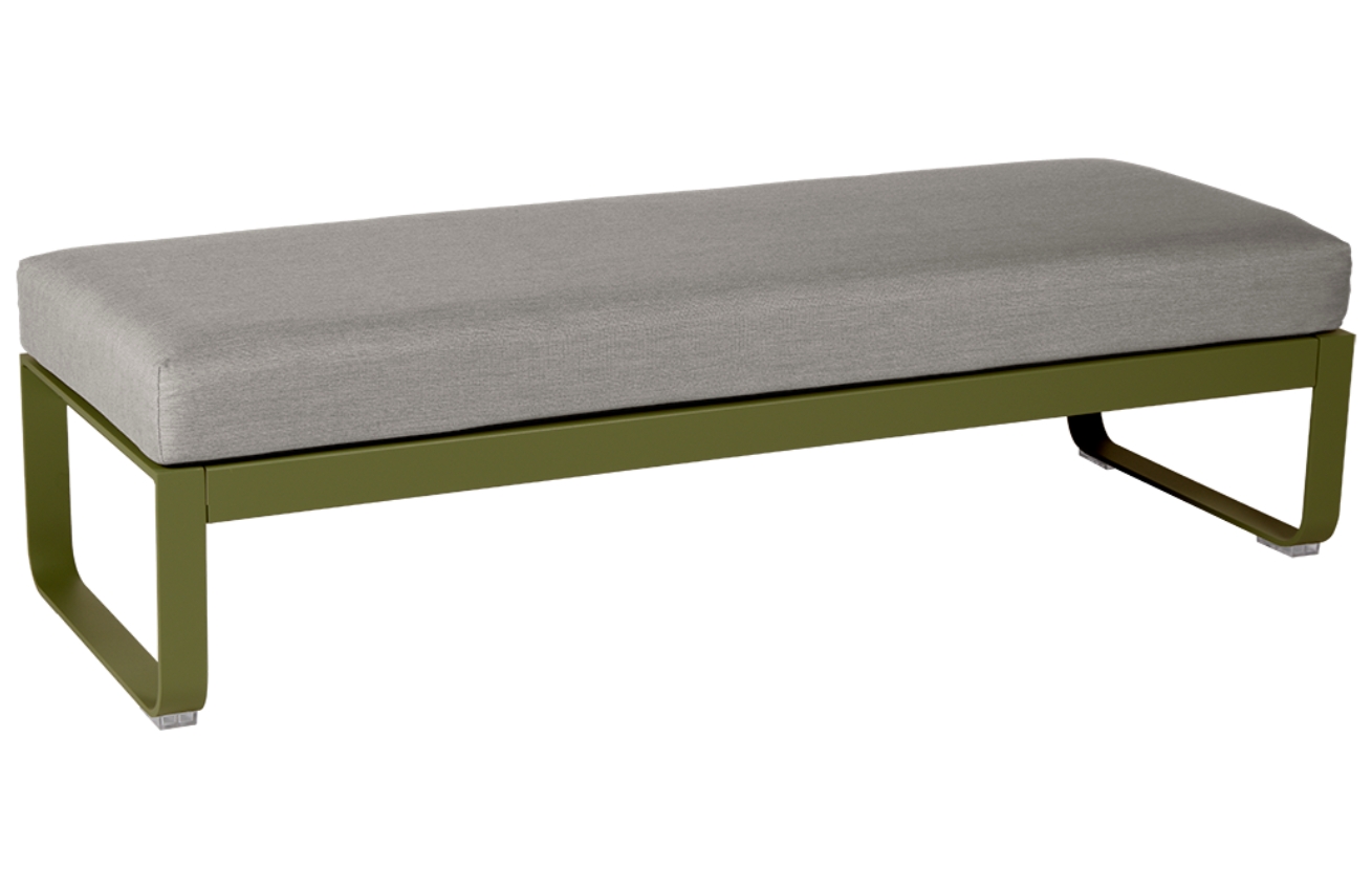 Šedohnědá čalouněná lavice Fermob Bellevie 148 cm se zelenou podnoží - odstín pesto Fermob