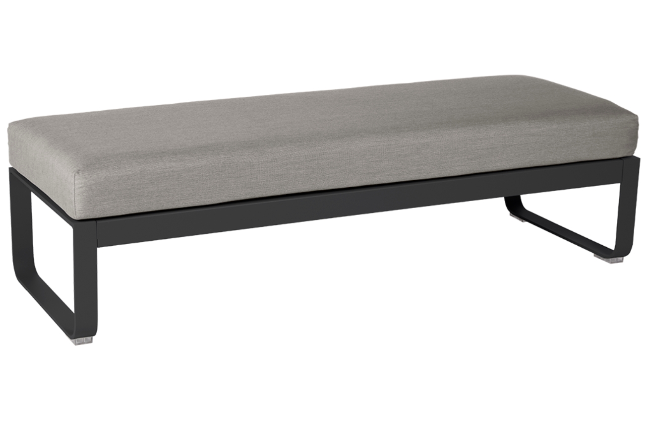 Šedohnědá čalouněná lavice Fermob Bellevie 148 cm s antracitovou podnoží Fermob