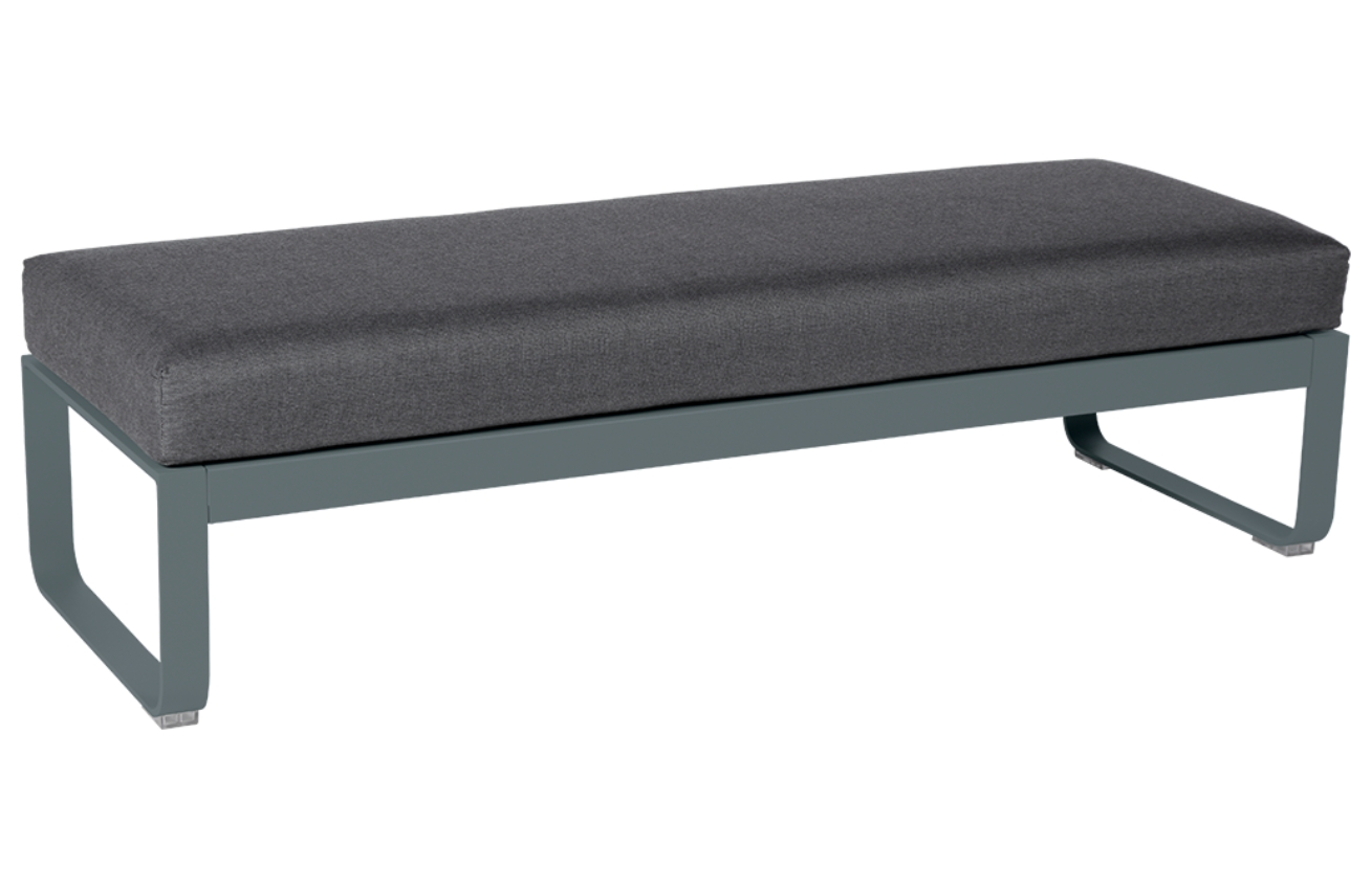 Tmavě šedá čalouněná lavice Fermob Bellevie 148 cm se šedou podnoží Fermob