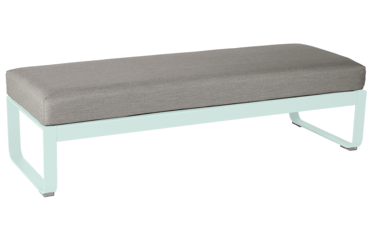 Šedohnědá čalouněná lavice Fermob Bellevie 148 cm s mátově zelenou podnoží Fermob