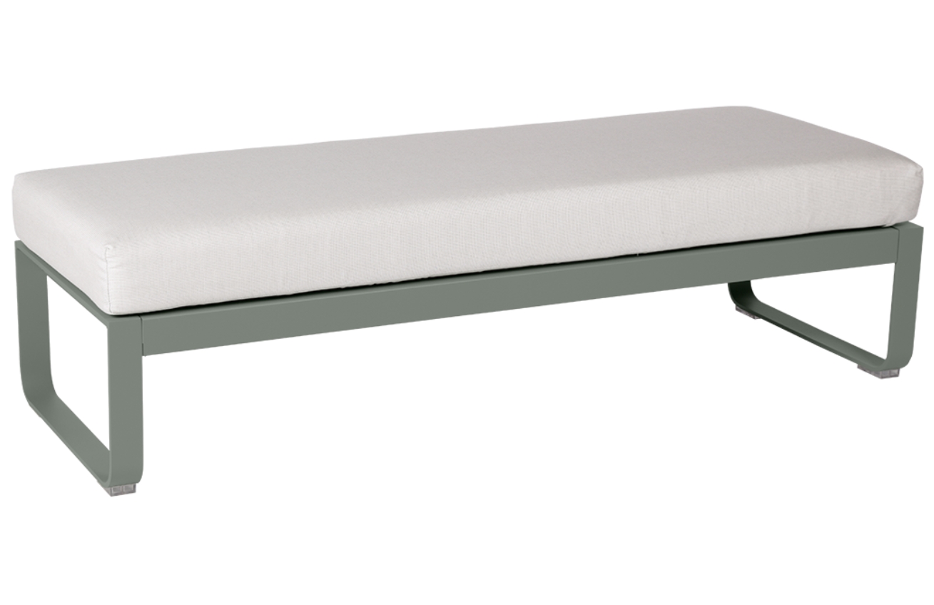 Bílá čalouněná lavice Fermob Bellevie 148 cm s šedozelenou podnoží Fermob