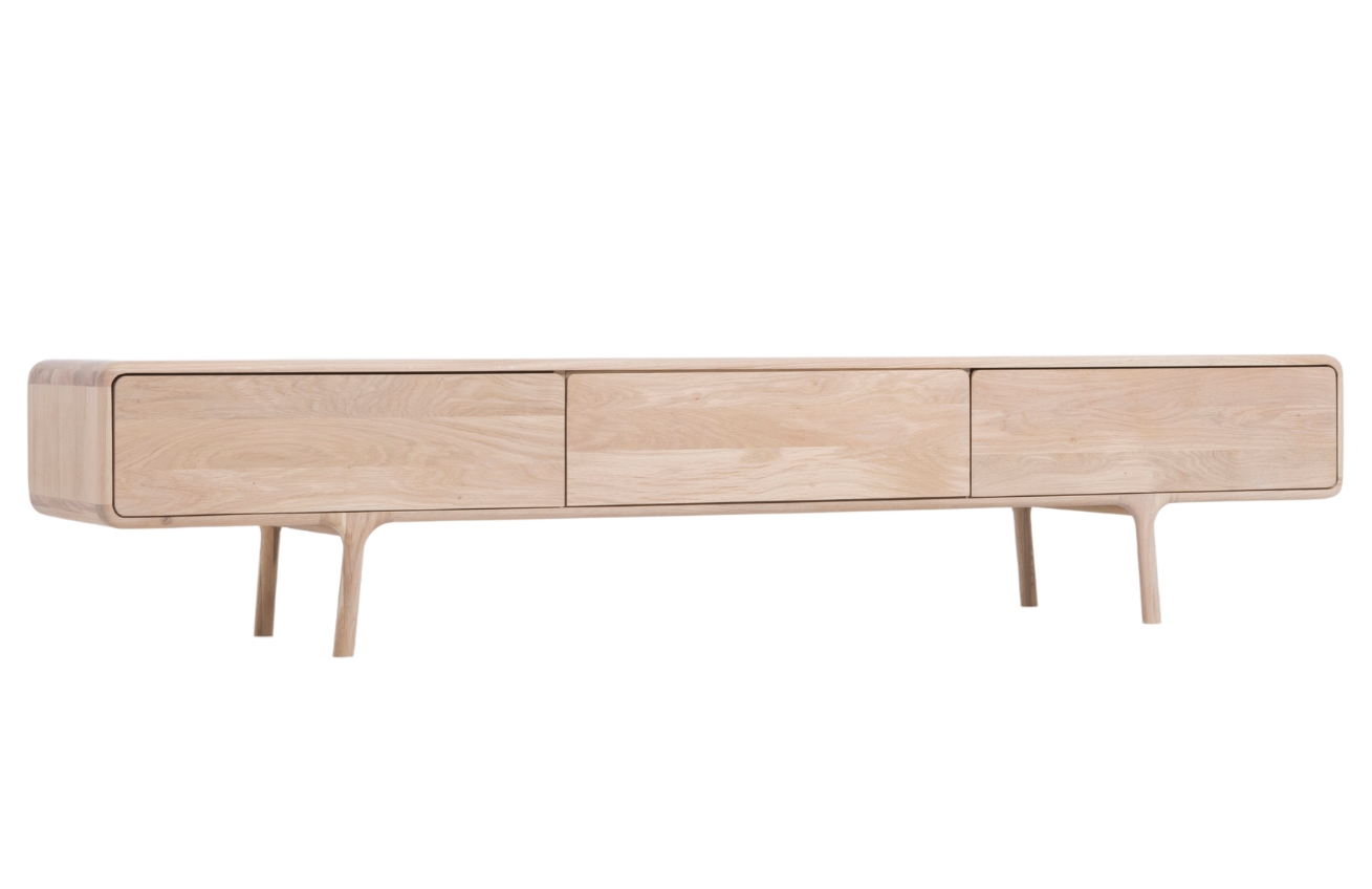 Gazzda Dubový TV stolek Fawn II. 220 x 45 cm Gazzda