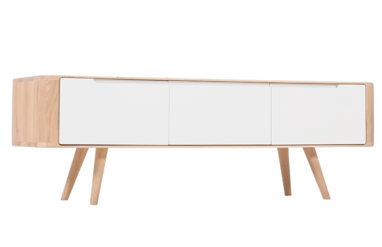 Gazzda Dubový TV stolek Ena 135 x 42 cm Gazzda