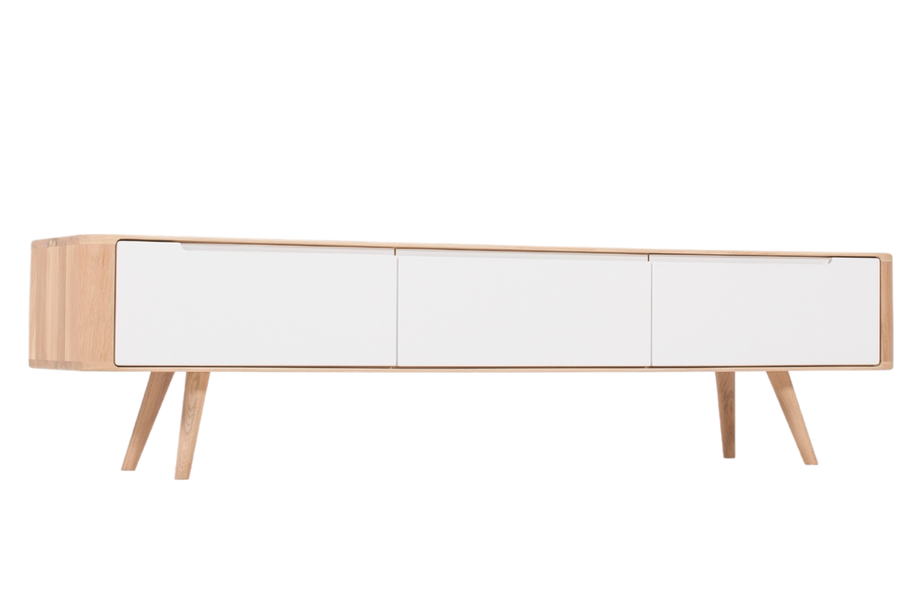 Gazzda Dubový TV stolek Ena 180 x 42 cm Gazzda