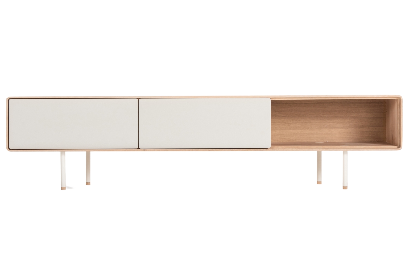 Gazzda Bílý dubový TV stolek Fina 200 x 45 cm Gazzda