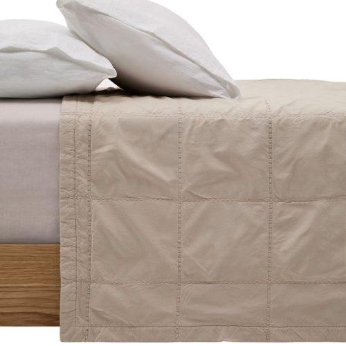 Béžový přehoz Kave Home Isor 180 x 260 cm Kave Home