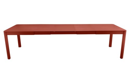 Zemitě červený kovový rozkládací zahradní stůl Fermob Ribambelle 149/299 x 100 cm Fermob