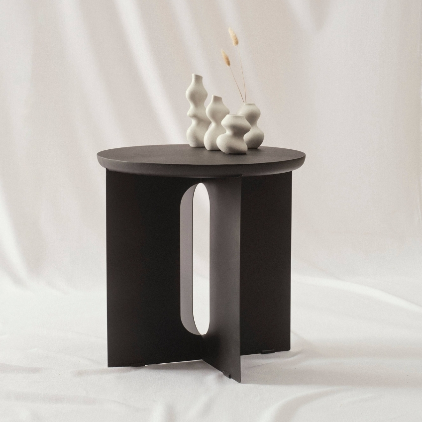 Jotex Černý kovový odkládací stolek THUSIS 51 cm Jotex