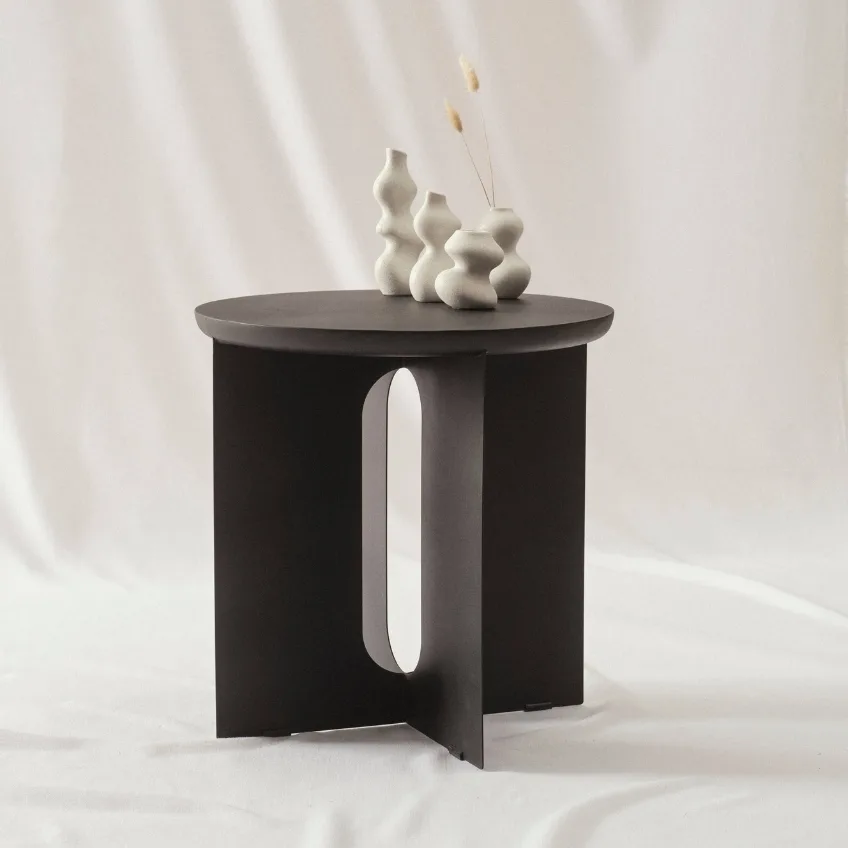 Jotex Černý kovový odkládací stolek THUSIS 51 cm