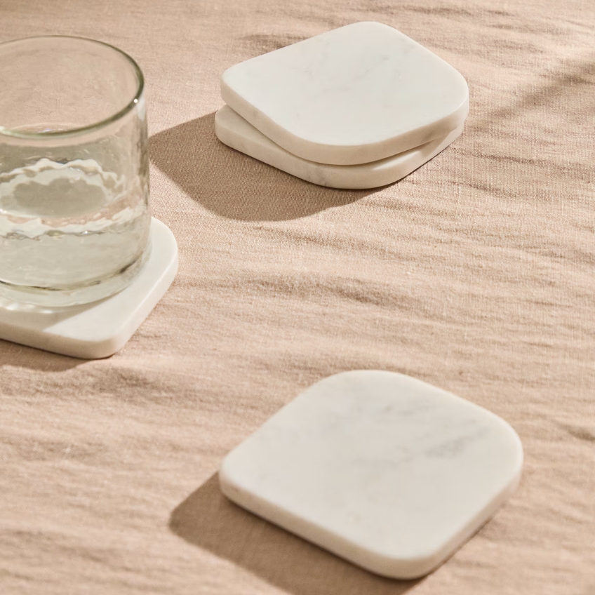 Set čtyř bílých mramorových podtácků Kave Home Zera Kave Home