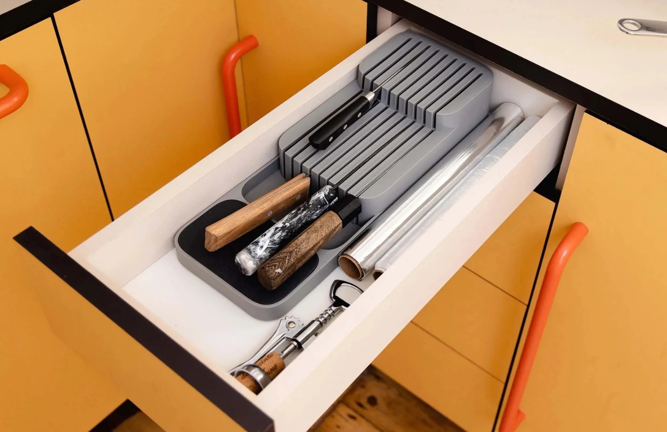 Joseph Joseph Plastový organizér na nože DrawerStore Joseph Joseph