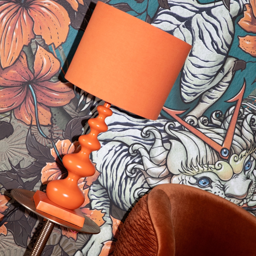 Bold Monkey Kovová stolní lampa When Orange is King 78 cm Bold Monkey