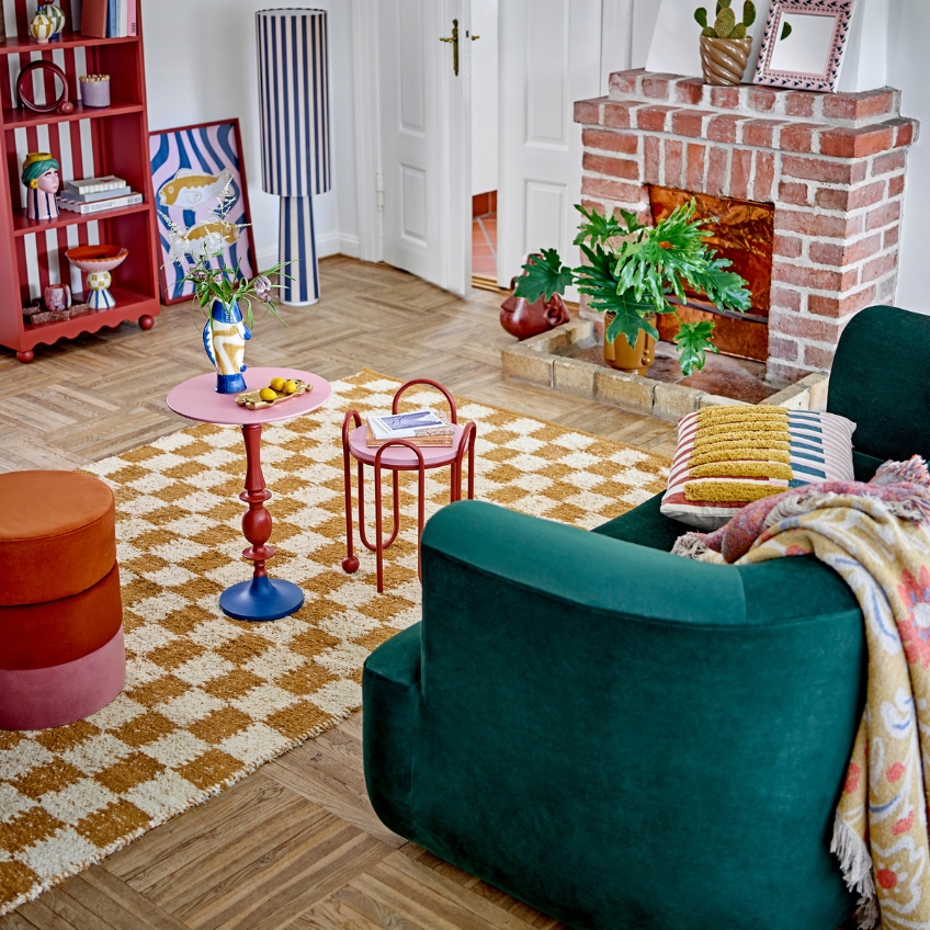 Bloomingville Růžovo-červený kovový odkládací stolek Whimsica 30