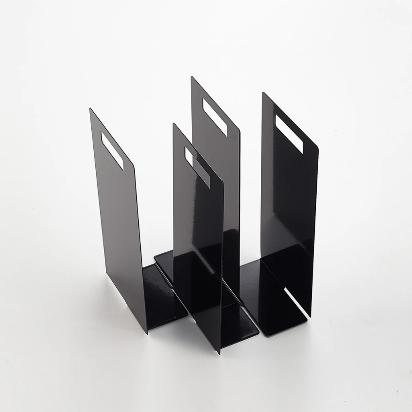 YAMAZAKI Sada dvou černých kovových organizérů na ručníky Tower YAMAZAKI