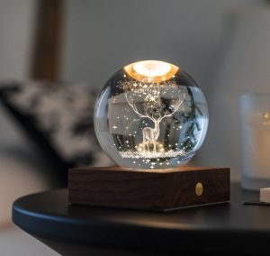 Tmavě hněd&aacute; světeln&aacute; dekorace na USB Amber &ndash; Gingko Gingko
