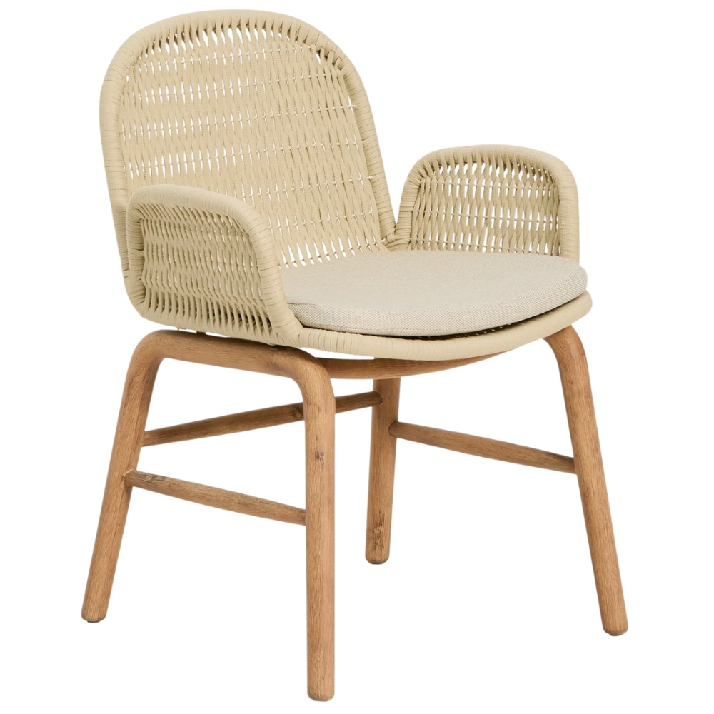 Kave Home Dřevěná zahradní židle Alipa s béžovým výpletem a područkami Kave Home