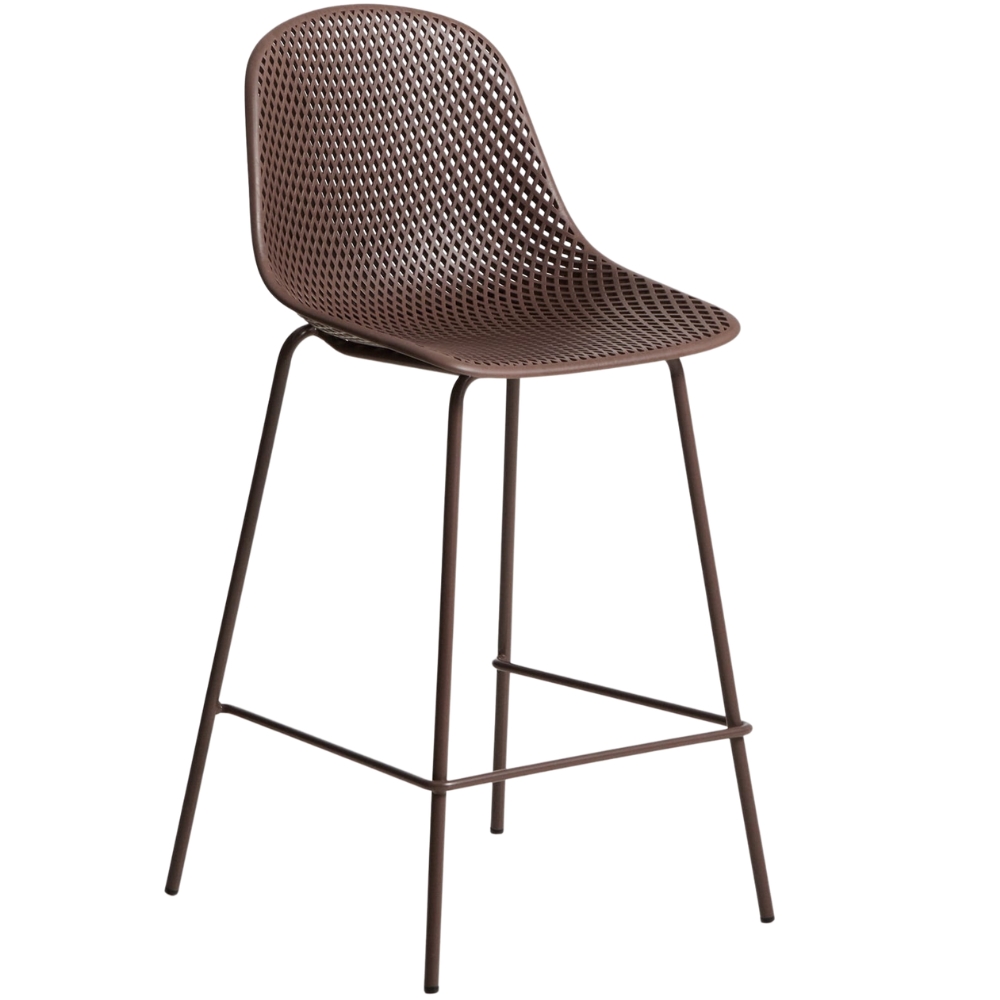 Kave Home Hnědá plastová barová židle Quinby 65 cm Kave Home